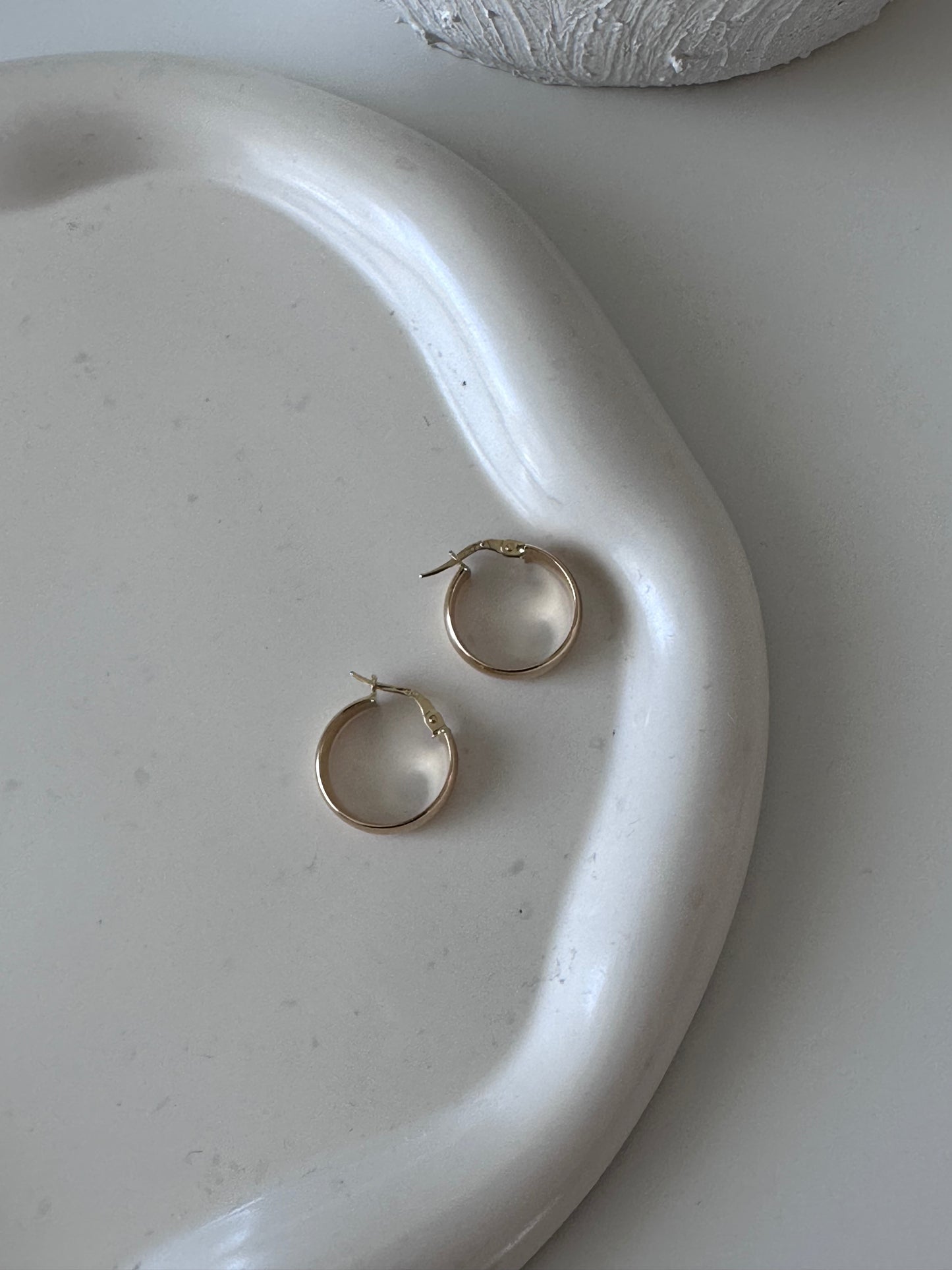 Classic Hoop Earrings 17mm